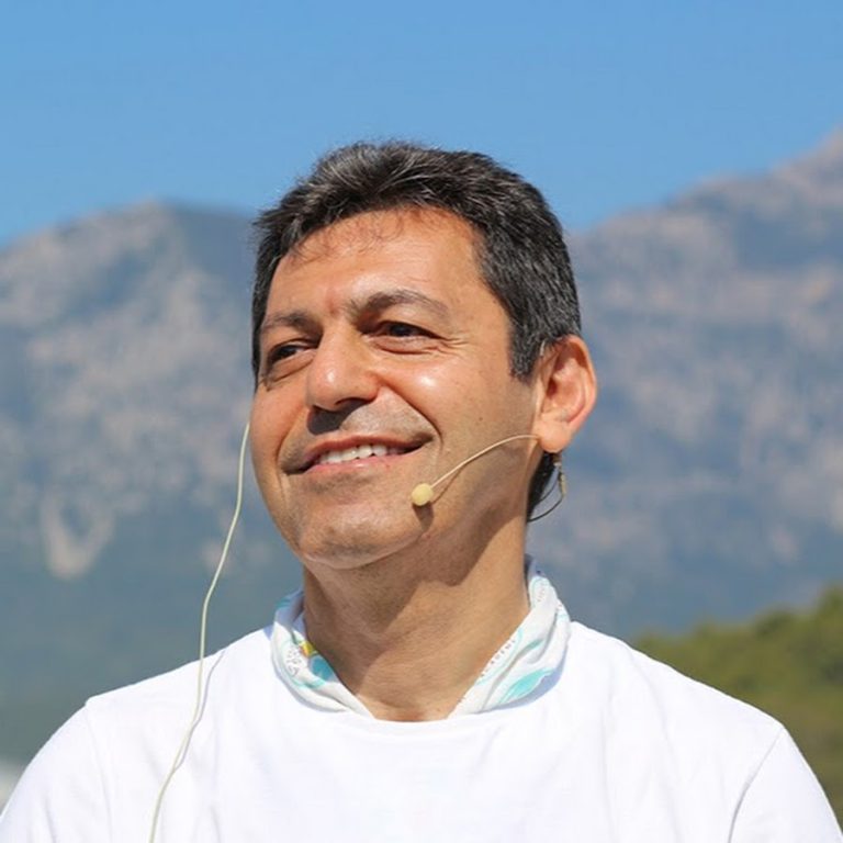 Nederlands boek van de wereldberoemde schrijver Akif Manaf: Vrede Psychologie